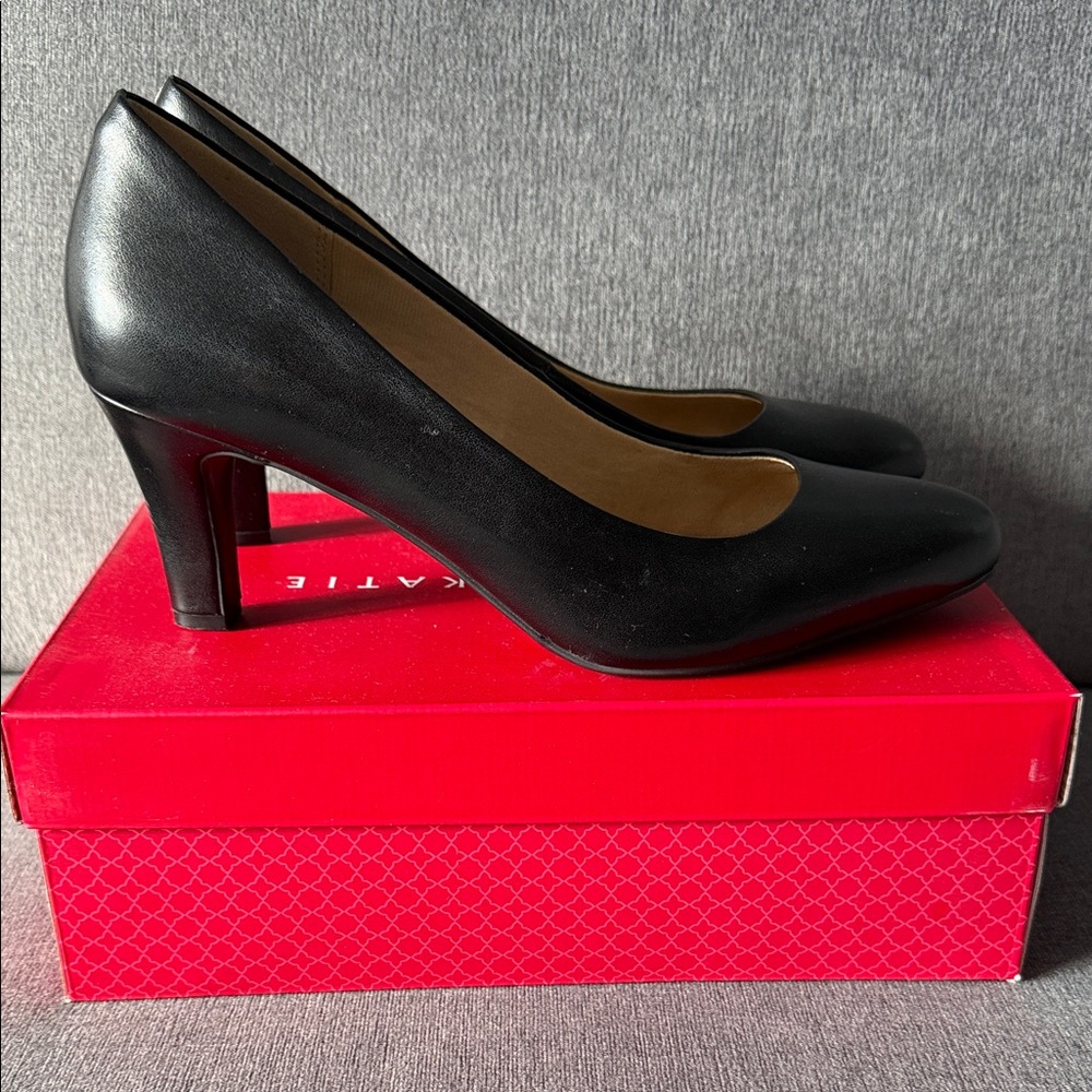 Kelly &K Katie Black pumps 10W